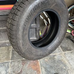 LT 275/70R18 tire