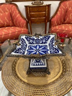 Beautiful Bombay Co. Centerpiece Bowl Features Blue & White Chinoiseries Porcelain Ornate Brass Trim🌷