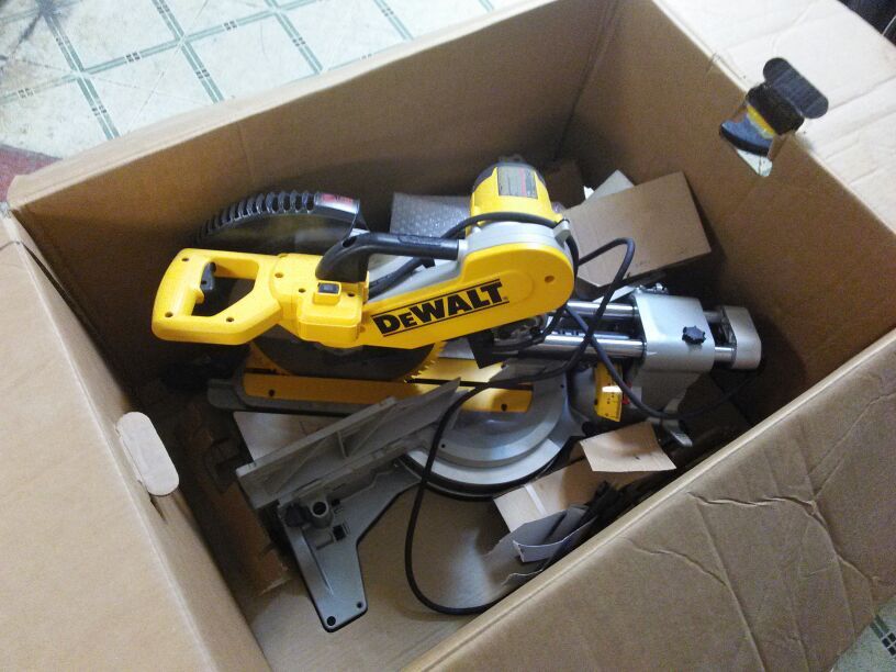 Dewalt DWS780 12" double bevel sliding compound miter saw