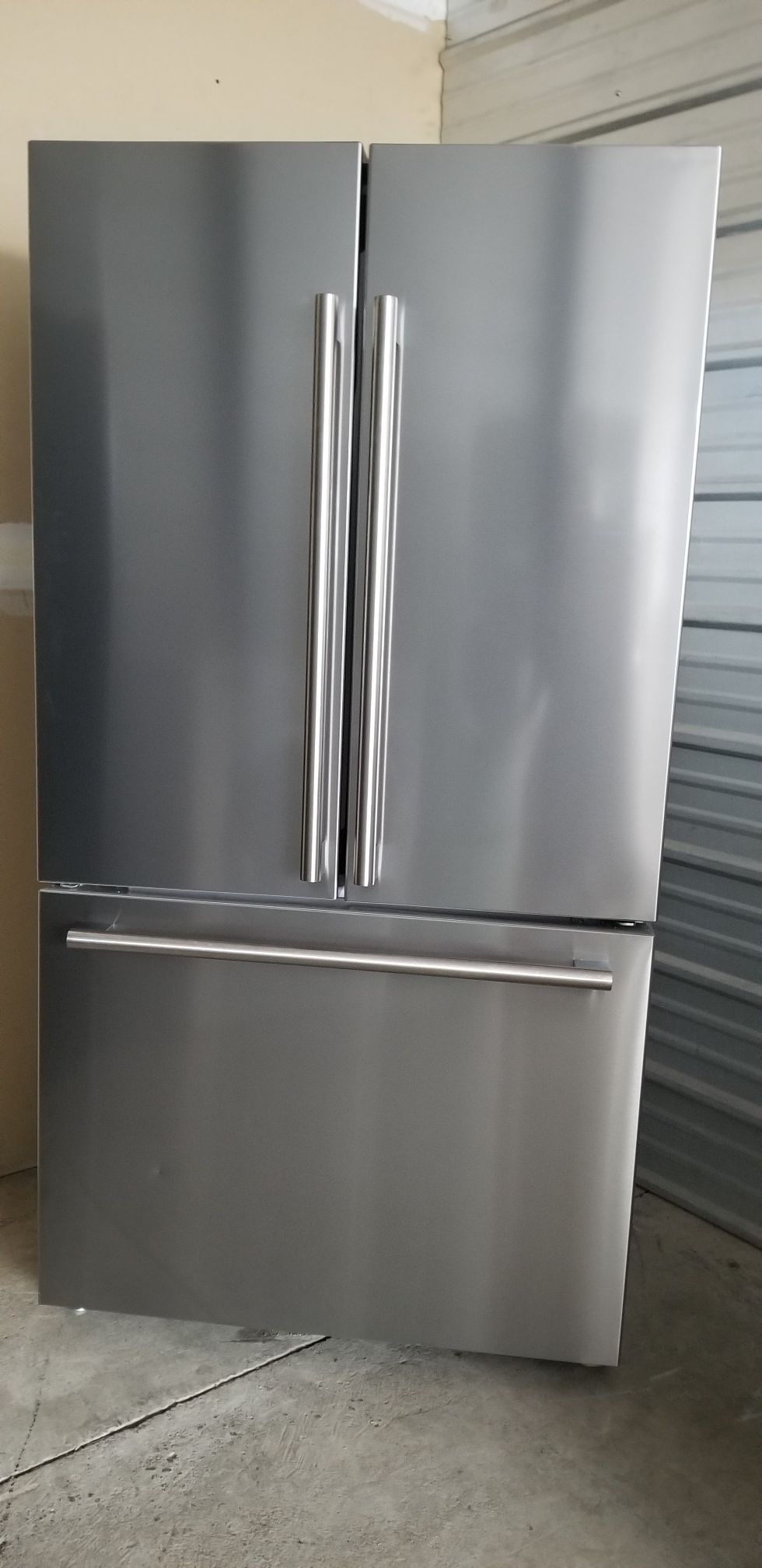 BLOMBERG cabinet depth refrigerator with water and ice maker dispenser inside