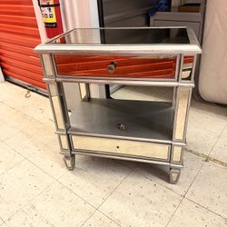 Pretty Mirrored Nightstand 