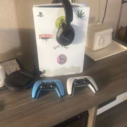 PlayStation 5 With 2 Controllers And. Turtle Beach Headset