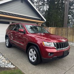2012 Jeep Grand Cherokee Laredo 4D SUV 4WD 141k miles, 5.7 HEMI  Black leather, heated seats  Sunroof  Back up camera  Clean title  Good tires  Runs a