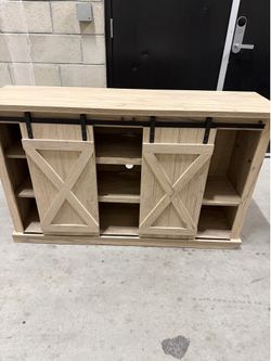 Entertainment center