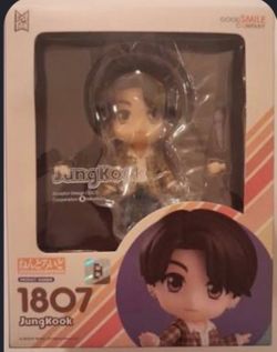 Selling anime figure cheap