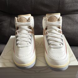 Jordan Retro 2, Size 6 Women, Condition New.