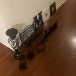 Black-And-White House Decor Set