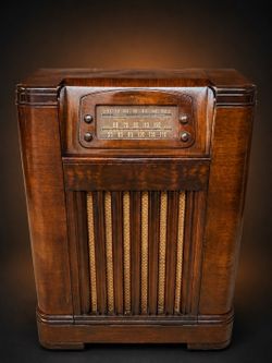 Vintage Radio Whiskey Bar Custom Bluetooth