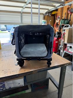 Rolling pet carrier