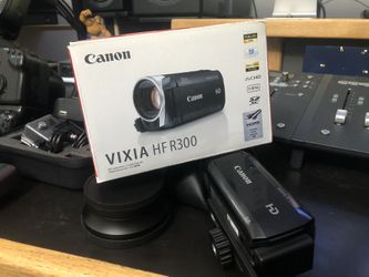 Canon VIXIA HF R300 W/ Extras