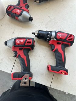 Milwaukee m18 drill set