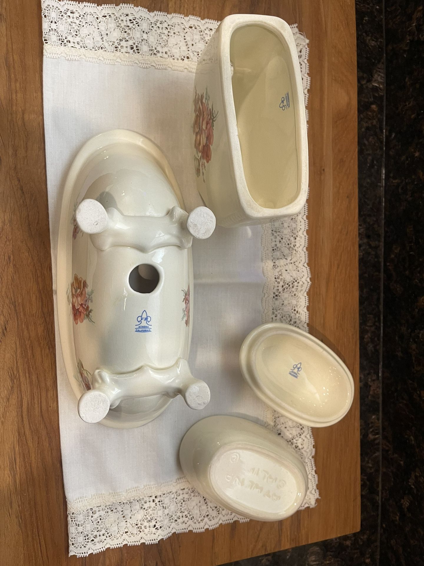 6 piece vintage Athena bathroom set up