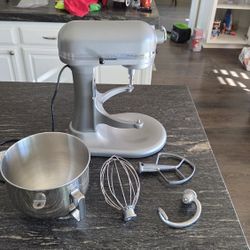 Kitchen Aid 5.5 Quart Bowl Lift Stand Mixer, Great Condition 