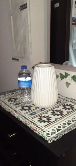White $15 vase at 79936