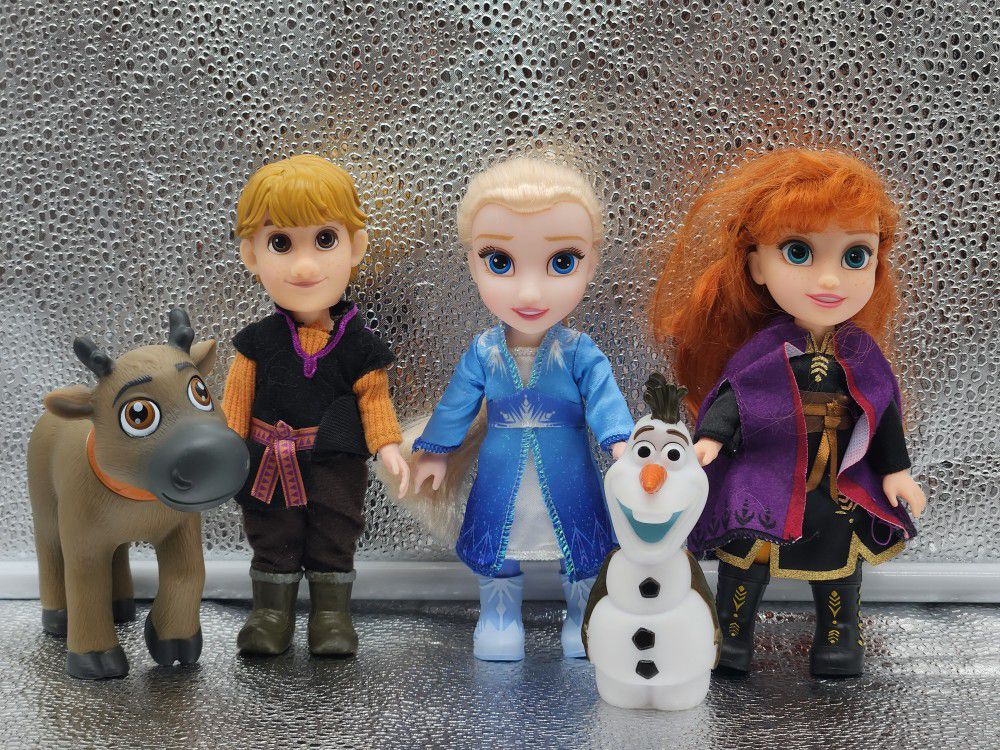 Frozen Disney 2 Petite Dolls Gift Set - Includes Elsa, Anna, Kristoff, Olaf & Sven
