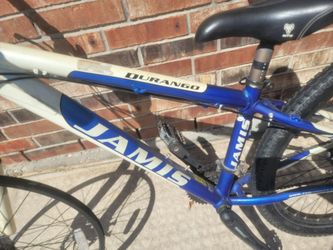 26 jamis durango mountain bike 7005 t6 aluminum (needs a front tire and tube)