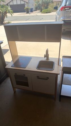 Fruit stand and kitchen