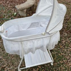 White Bassinet 
