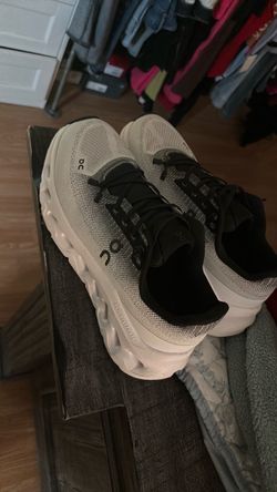 On Running Cloudmonster Sneakers