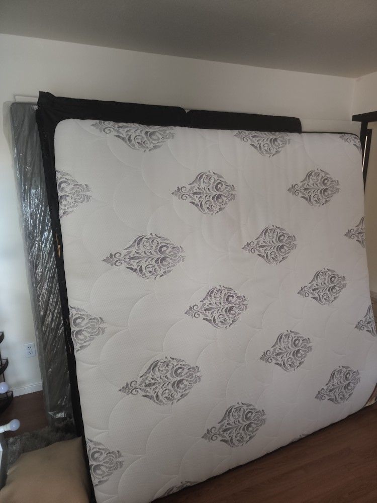 King Bed With Boxpring