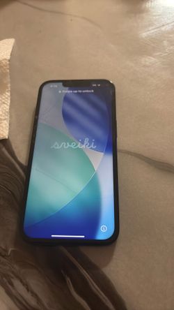 IPhone 13 slightly cracked only in da front