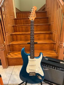 Squier Classic Vibe Stratocaster w/ Fender Champion 20 Effects Amp