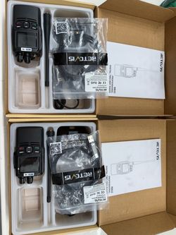 2 walkie talkies