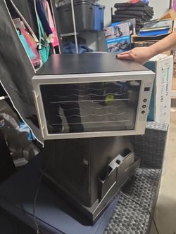 Thermoelectric Wine Cooler 8 Bottle mint used once