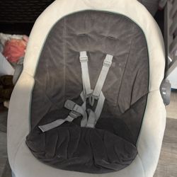 Baby vibrating chair 