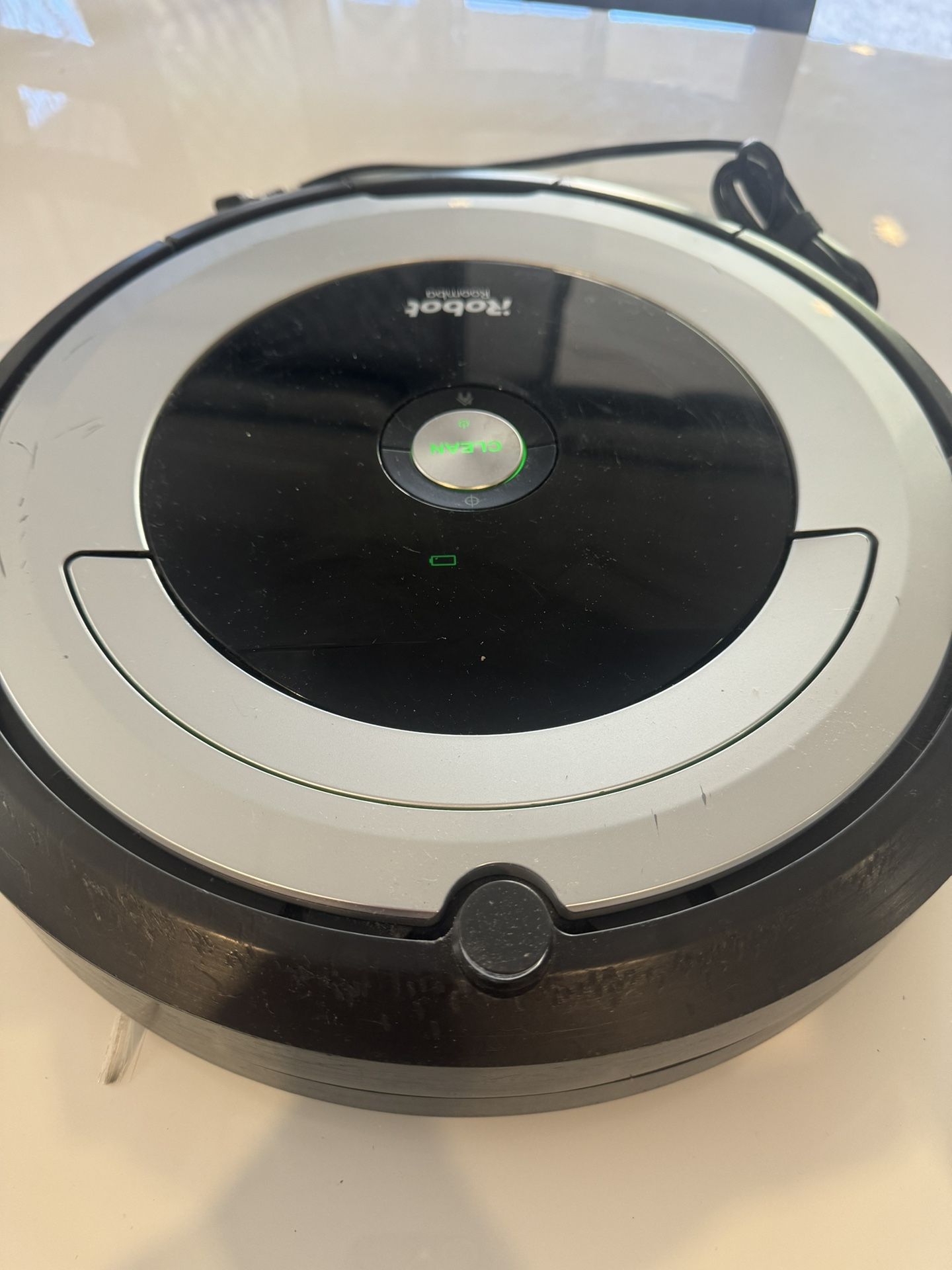 iRobot Roomba 690 Robot Vacuum-Wi-Fi Connectivity Works Alexa - - Scratch & Dent