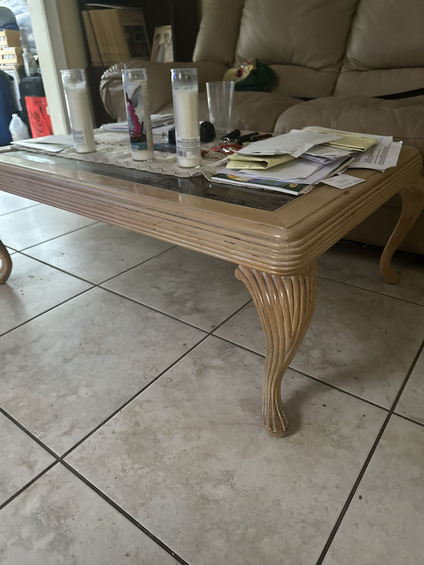 Coffee Table With 2 End Tables $40