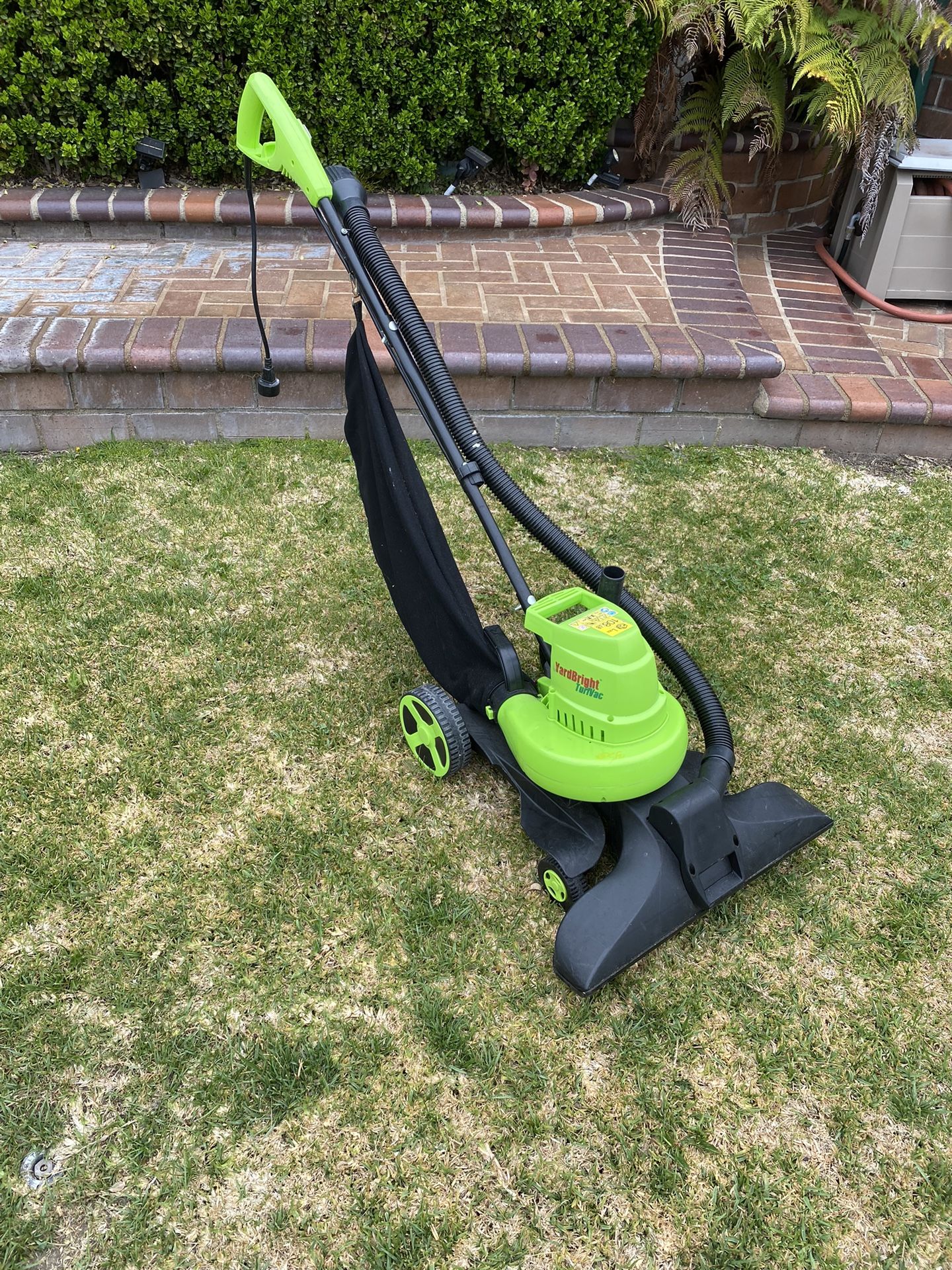 Yard Bright Turf Vac/ Blower for Sale in Diamond Bar, CA OfferUp