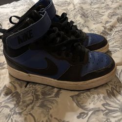 Size 4 Nikes