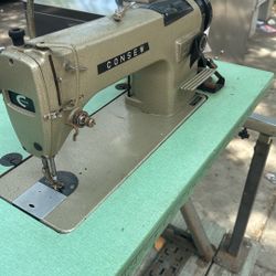 Sewing machine does work yes 500 make an offer