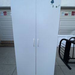 Very Good Conditions Cabinet Form Daughter 
