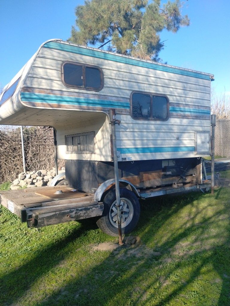 Trailer & Camper