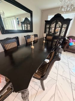 Dining table and chinero set 8 chairs