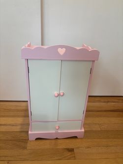 Doll dresser
