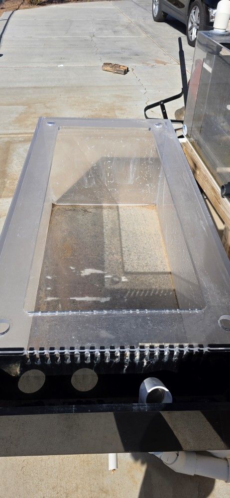 180 gallon acrylic peninsula fish tank