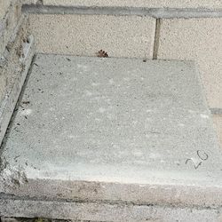 15 16 x 16-in Concrete Patio stone.