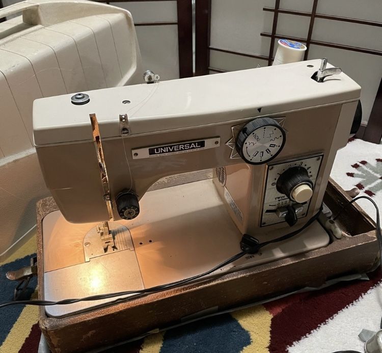 Vintage Universal Sewing Machine
