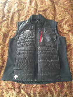 Descente padded short sleeve black jacket