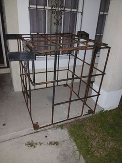 Air conditioner gate