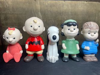 Vintage Charlie Brown ceramic figurines