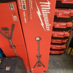 Milwaukee New Dual Power Rocket Light M18
