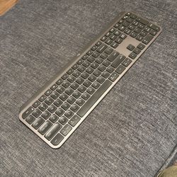 MX keys Bluetooth Keyboard (READ DESCRP)
