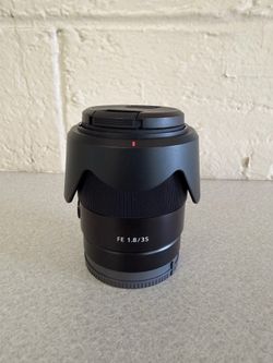 Sony FE 35mm Prime lens f/1.8