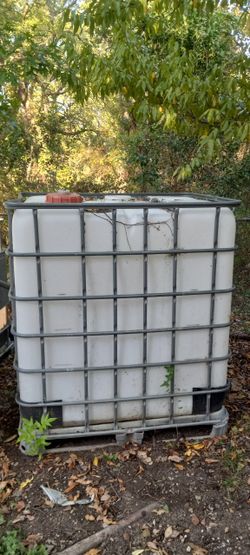 Totes Tank