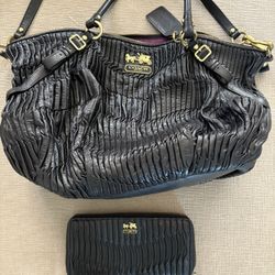 Preowned Coach Madison Gathered Ruched Black Leather Shoulder Purse + Wallet Accordian