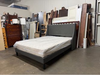 Queen bed $250